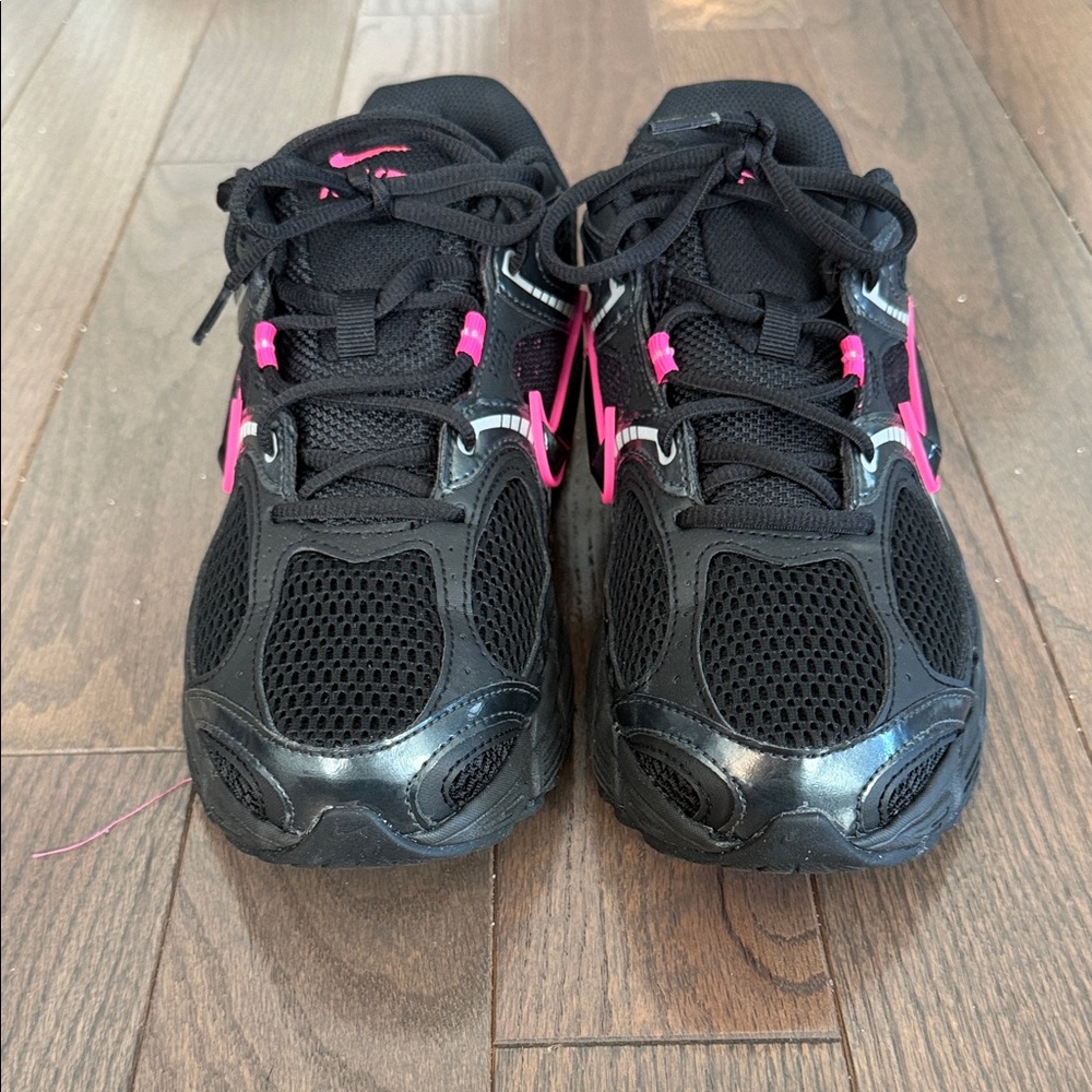 Nike Black and Pink V5 RNR Sneakers, Size 10 Women - Like New - Picture 4 of 4